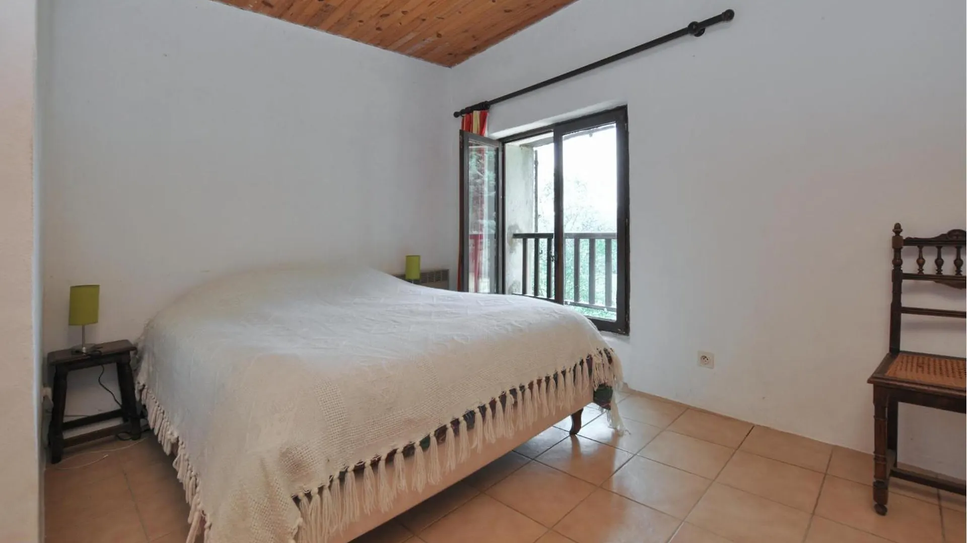 Cozy Home In Vacheres With Private Swimming Pool, Can Be Inside Or Outside