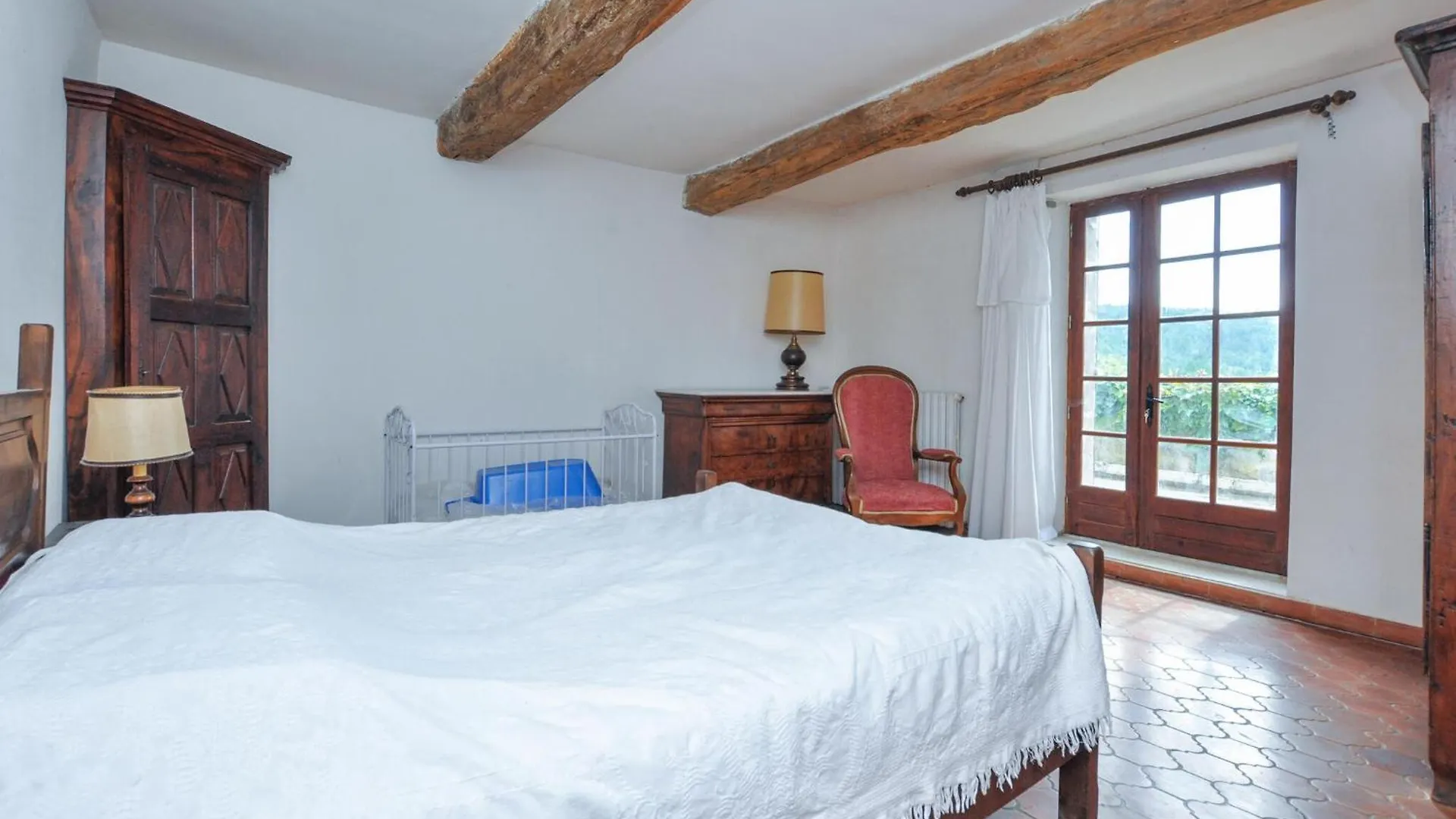 Cozy Home In Vacheres With Private Swimming Pool, Can Be Inside Or Outside Holiday home
