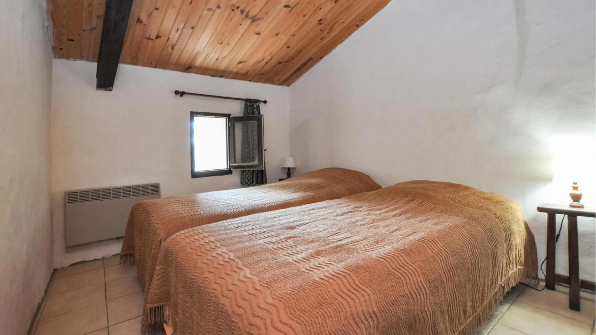 Cozy Home In Vacheres With Private Swimming Pool, Can Be Inside Or Outside Holiday home
