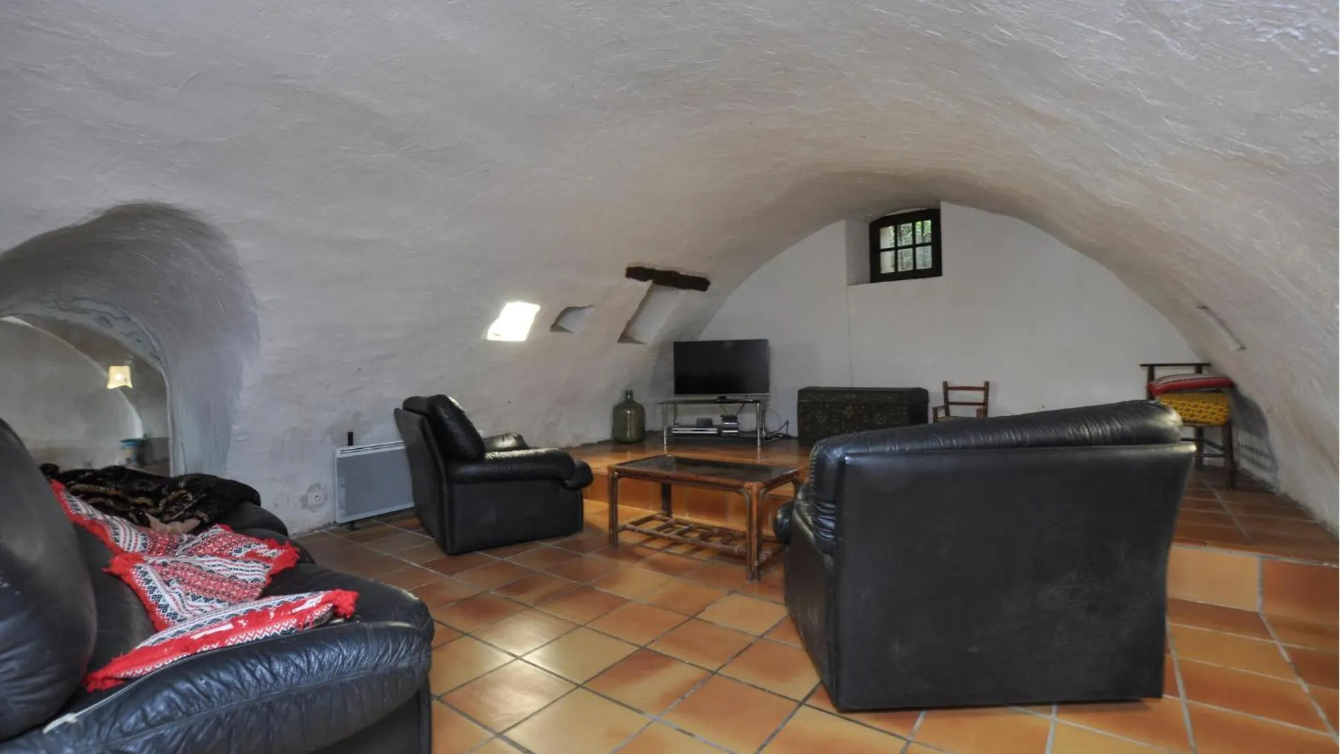 Cozy Home In Vacheres With Private Swimming Pool, Can Be Inside Or Outside Holiday home