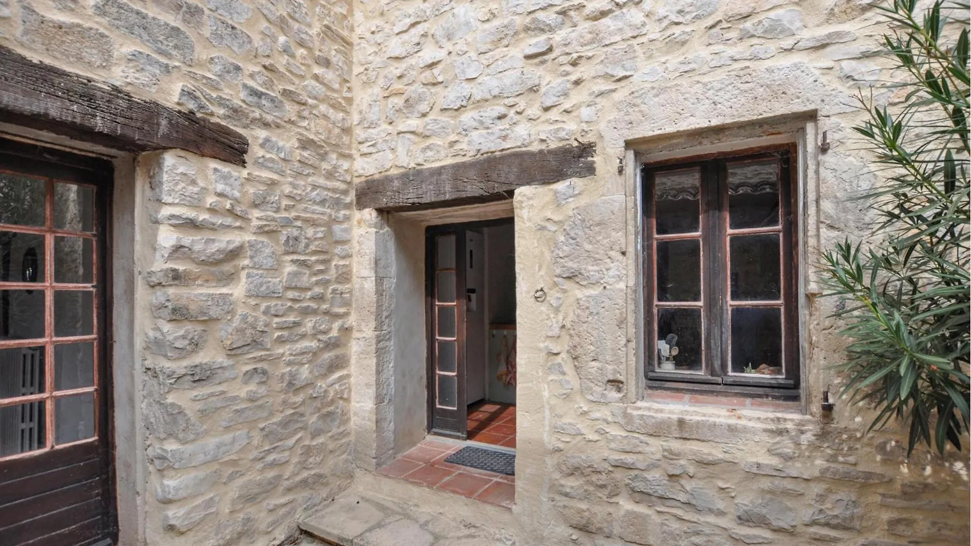 Holiday home Cozy Home In Vacheres With Private Swimming Pool, Can Be Inside Or Outside