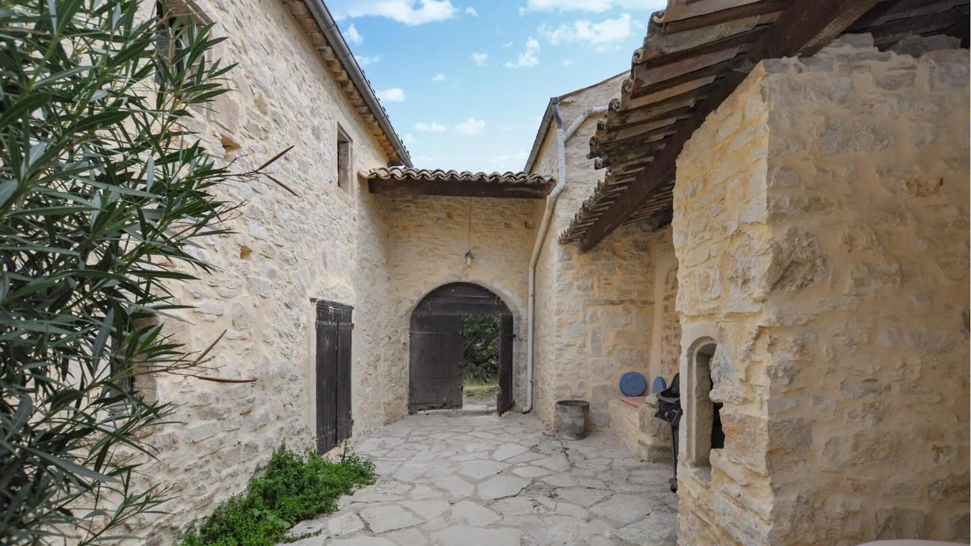 Cozy Home In Vacheres With Private Swimming Pool, Can Be Inside Or Outside Holiday home