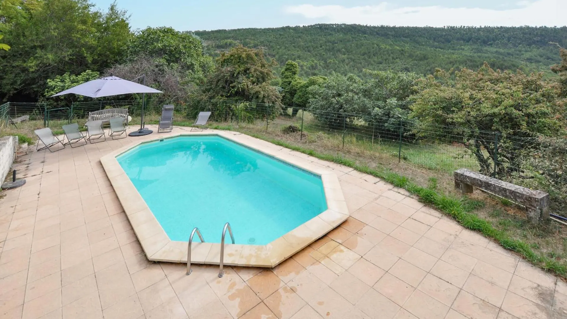 Cozy Home In Vacheres With Private Swimming Pool, Can Be Inside Or Outside